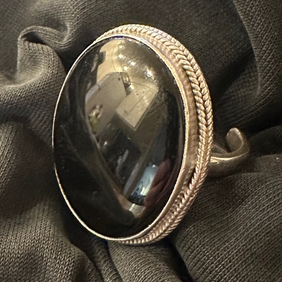 Vintage large sterling adjustable black stone statement ring open band size 7.75 - Picture 3 of 8